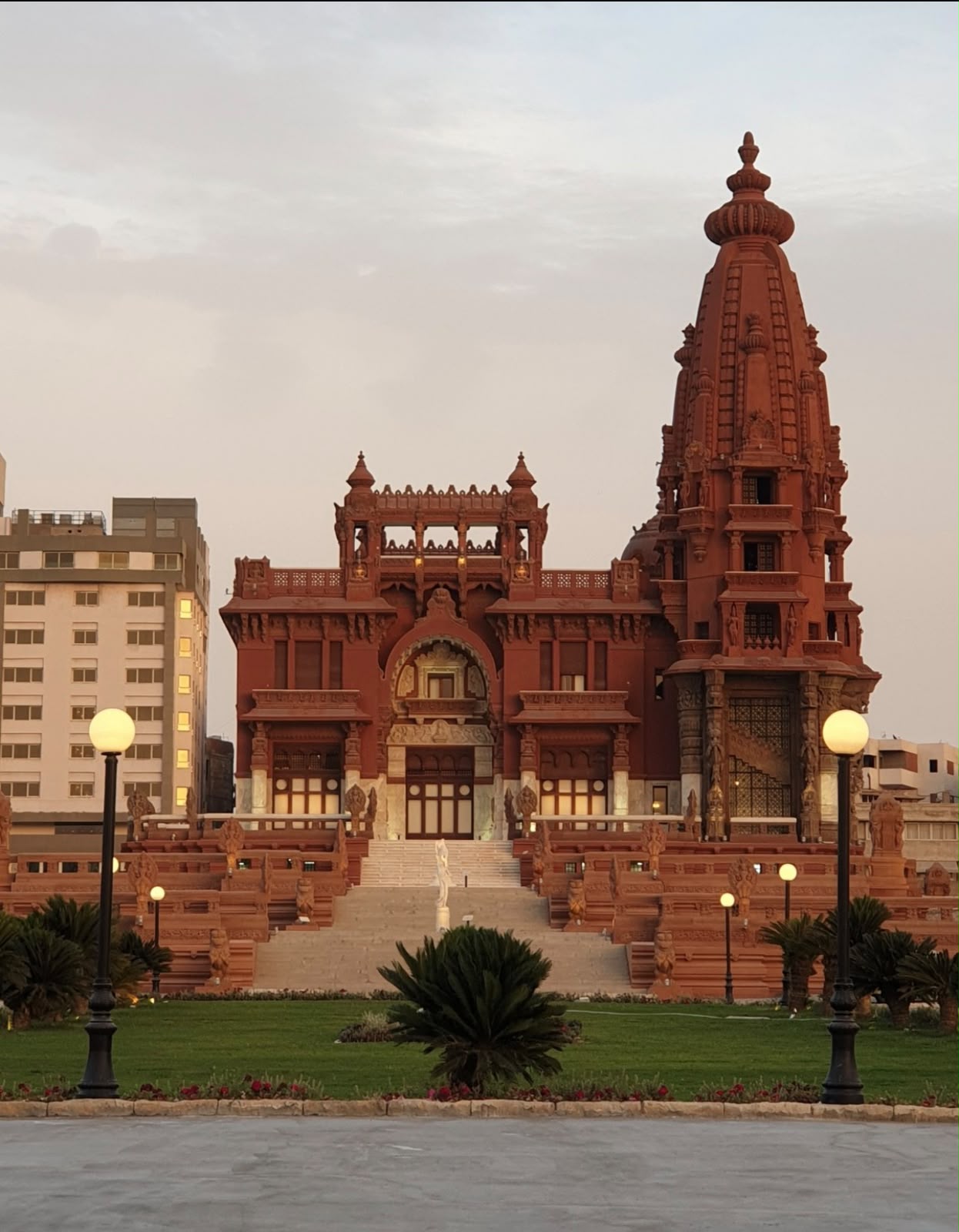 Esterno e giardini del Palazzo Baron a Heliopolis, Il Cairo