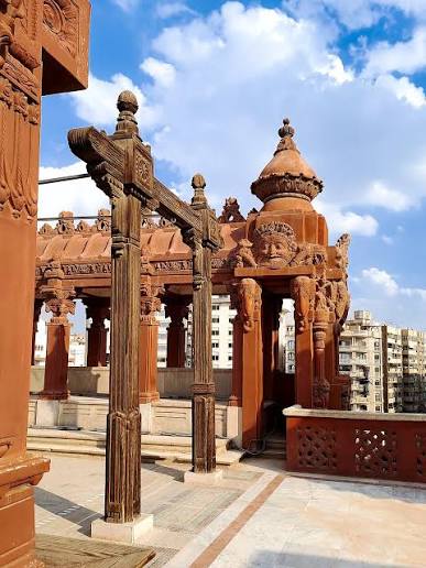 Filigrane Dacharchitektur des Baron-Palasts in Heliopolis, Kairo