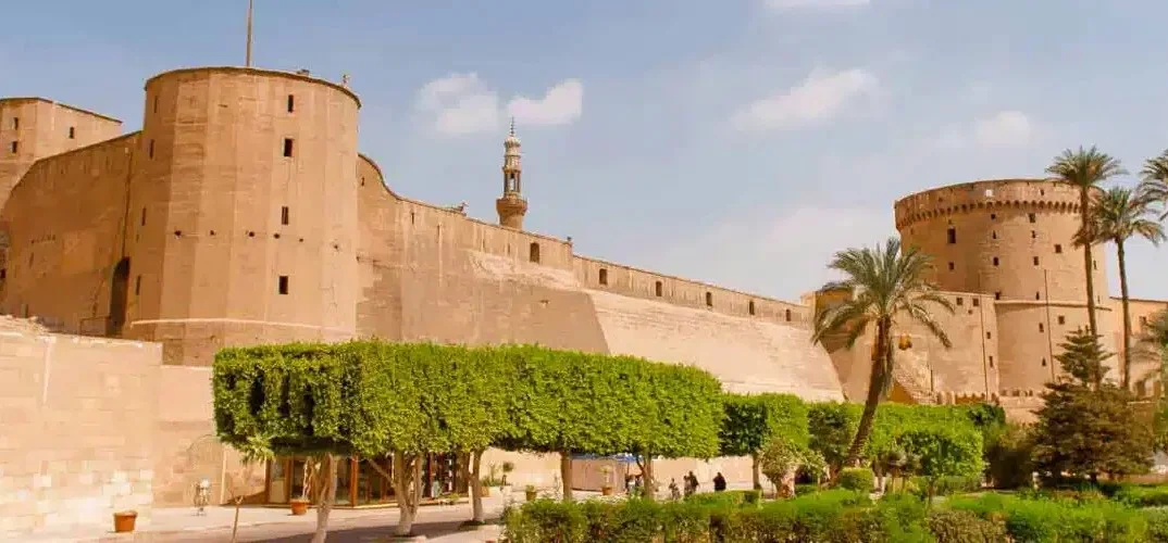 Zitadelle von Saladin mit historischen Mauern in Kairo, Ägypten