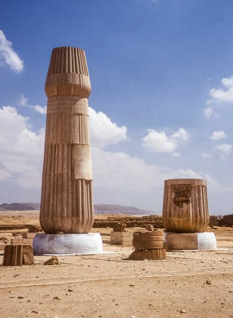 Steinsäulen des Großen Aton-Tempels an der archäologischen Stätte Tell el-Amarna, El Minya, Ägypten