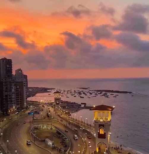 Beleuchtete Stanley Brücke bei Nacht in Alexandria