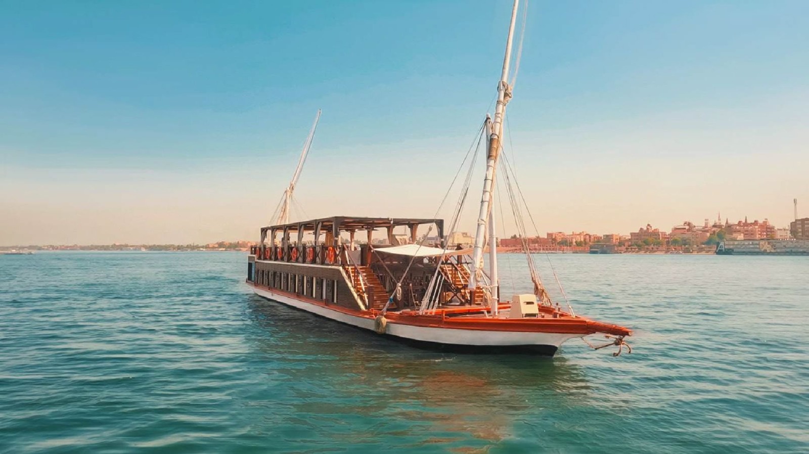 Luxuriöse Dahabeya-Bootstour auf dem Nil während der Flitterwochen