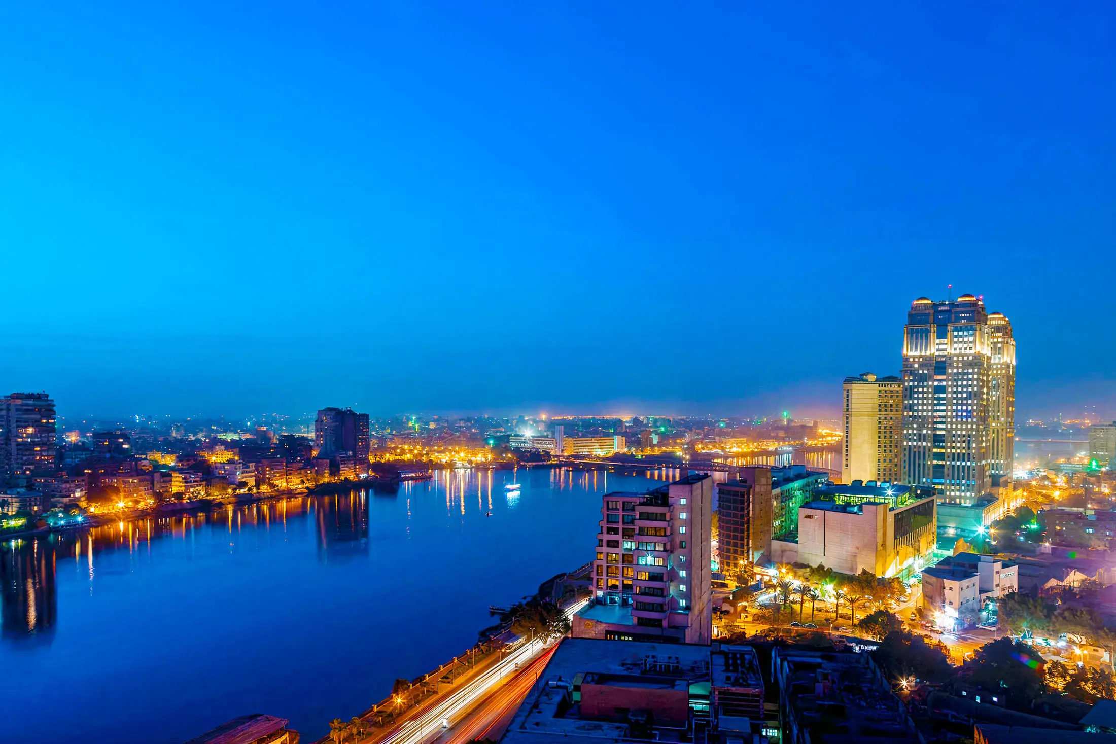 埃及开罗尼罗河沿岸的城市夜景