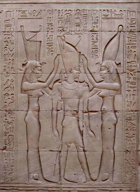 Coronación del Faraón: el Ritual de la Realeza Divina en el Antiguo Egipto