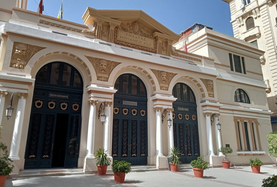 Die Fassade des historischen Sayed-Darwish-Theaters in Alexandria