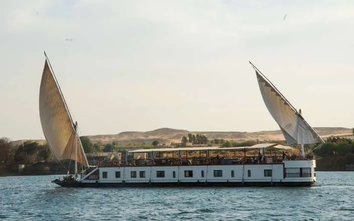 Malouka Dahabiya cruise sailing between Esna and Aswan