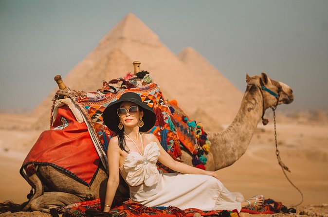 camel riding experience at the Giza Pyramids