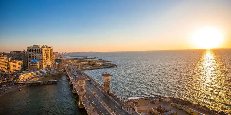 Tour delle Piramidi di Giza e pranzo in crociera sul Nilo dal porto di Alessandria