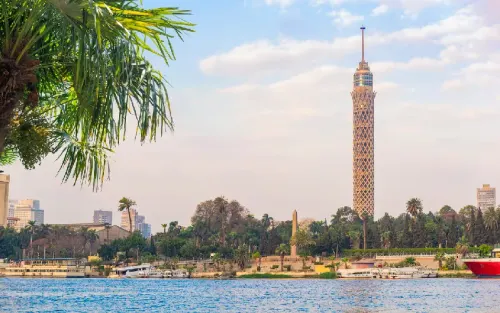 Tour delle Piramidi di Giza e pranzo in crociera sul Nilo dal porto di Alessandria