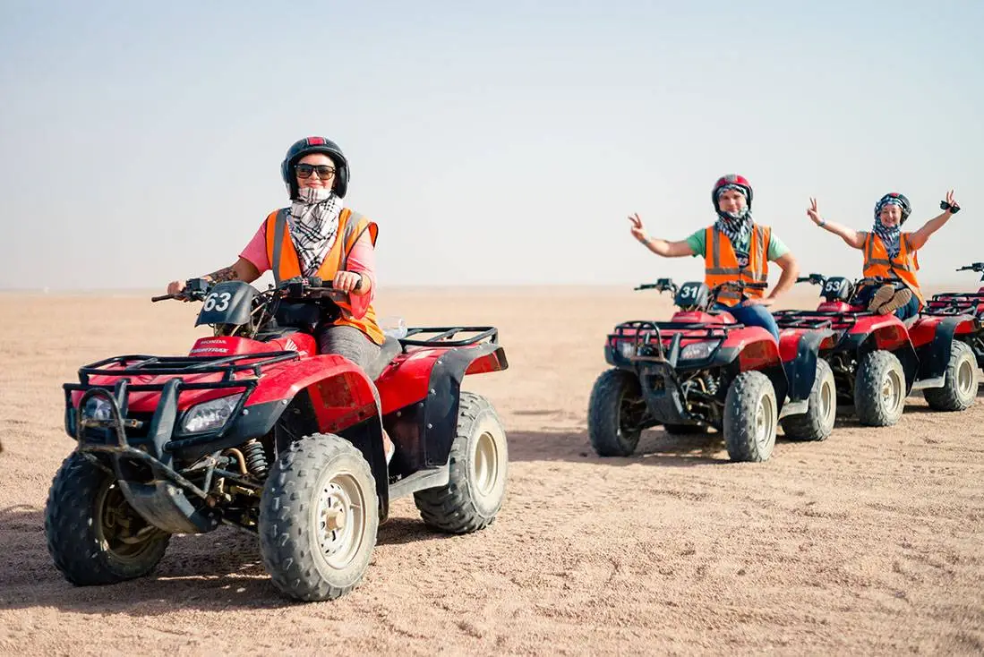 Tour delle piramidi da Alessandria a Giza con quad e giro in cammello