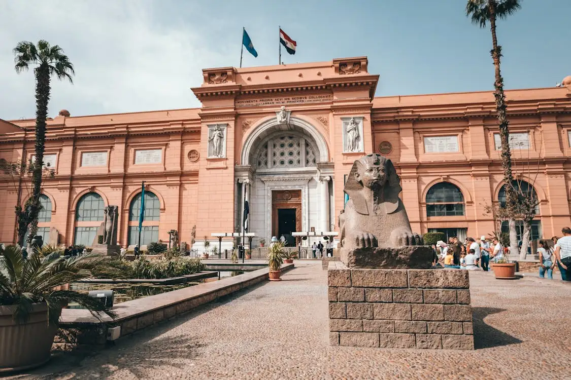 Fachada del Museo Egipcio en la plaza Tahrir de El Cairo.