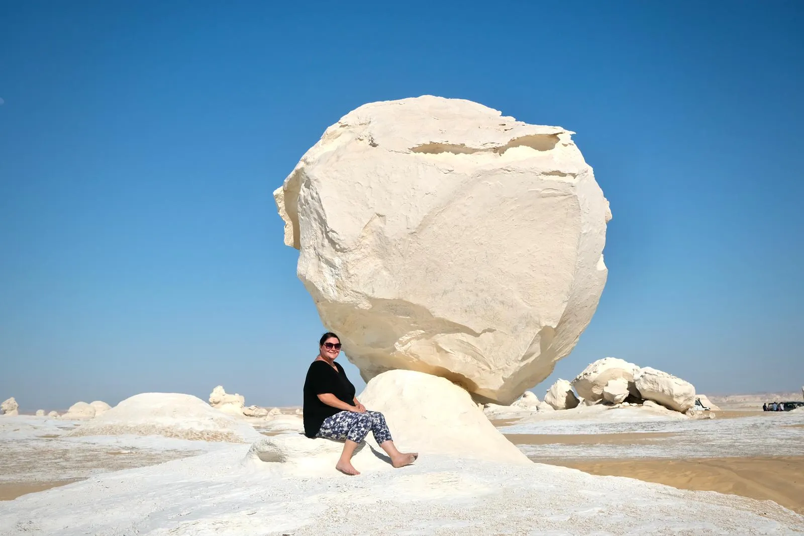 Gran formación de piedra caliza en el Desierto Blanco de Egipto.