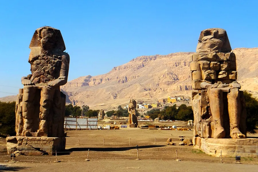 Los Colosos de Memnón durante una excursión por Luxor.