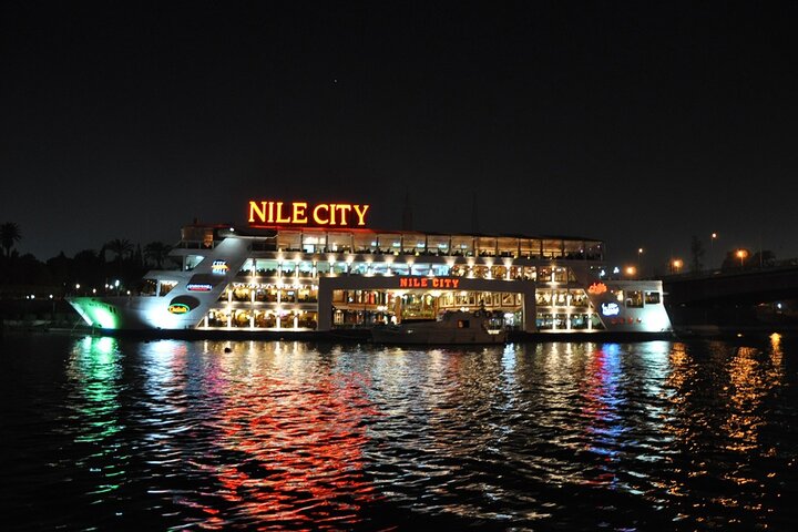 Nile Dinner Cruise in Cairo offers magical night