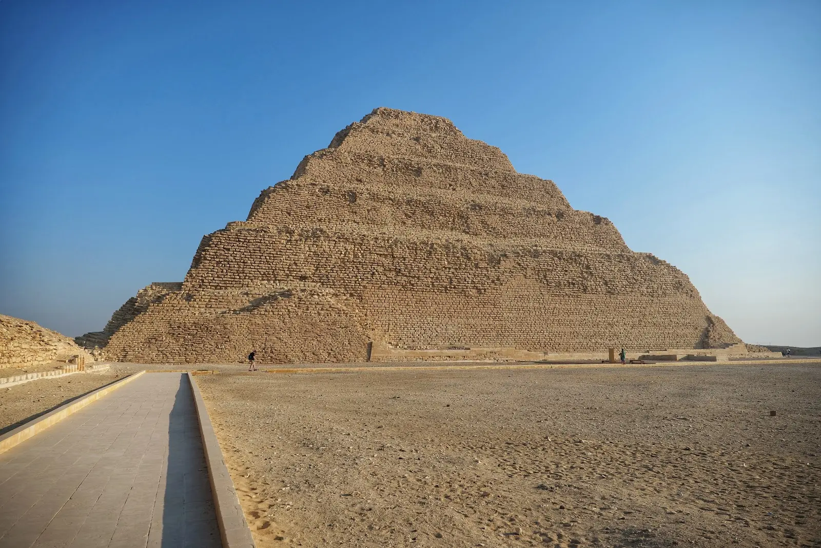 Visit Saqqara Pyramids on Alexandria Day Tour