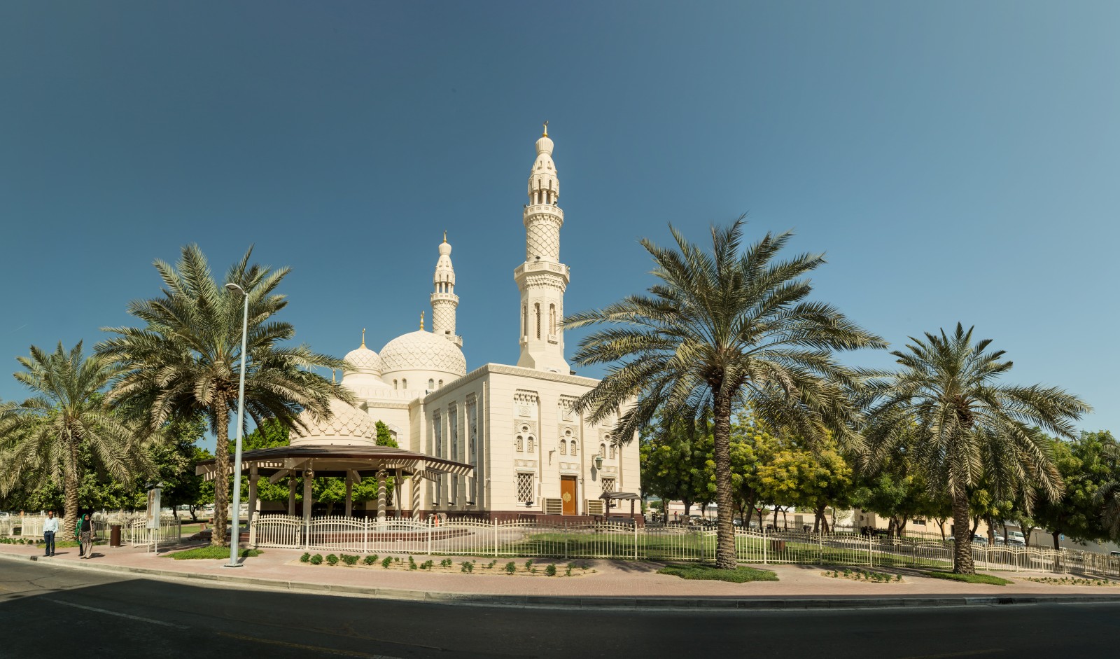 Jumeirah Mosque Dubai Travel Guide