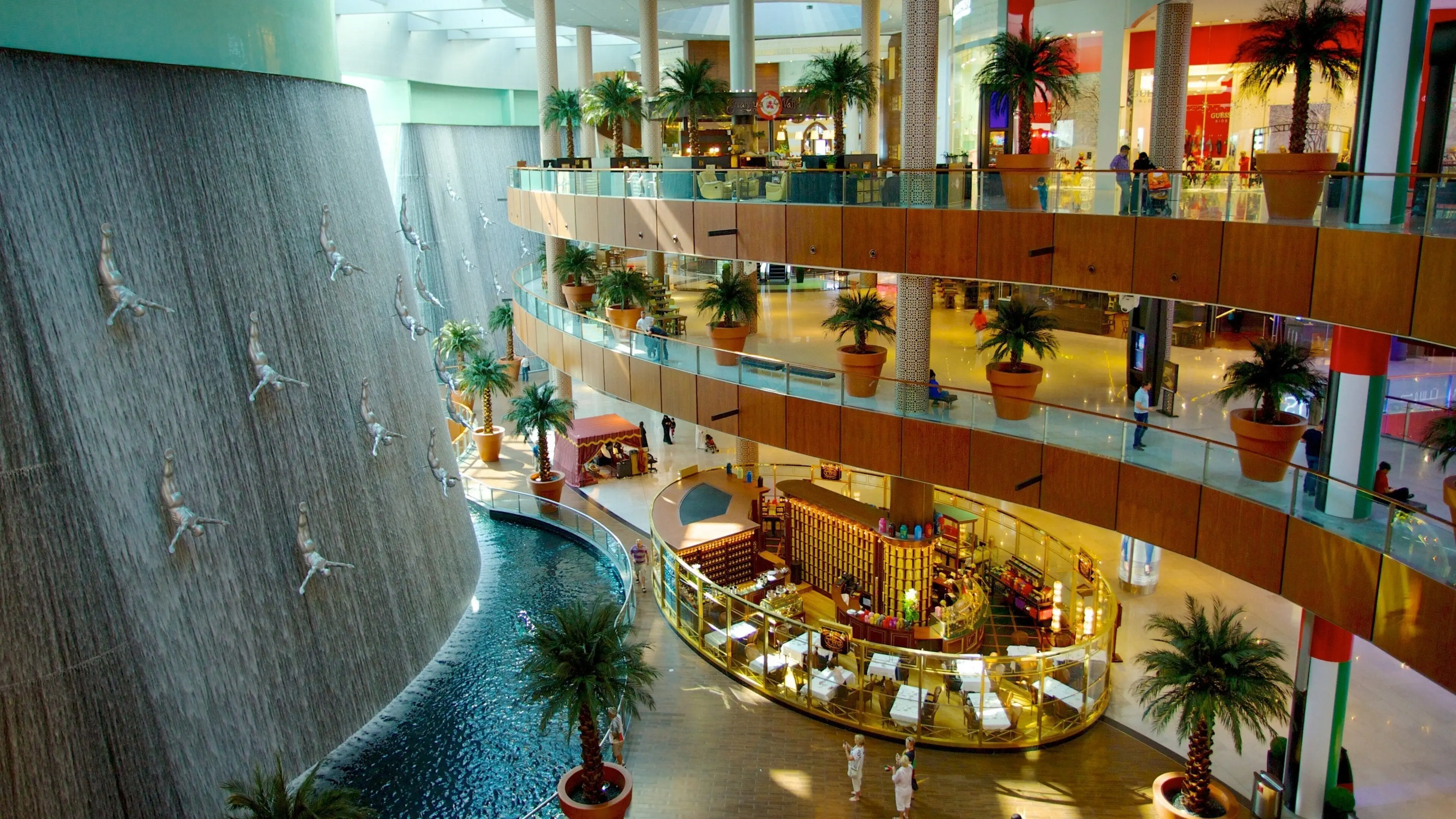 Dubai sightseeing at Dubai Mall