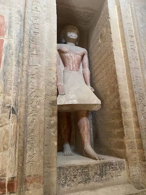 Estatua pintada de Mereruka en la Tumba de Mereruka en Saqqara