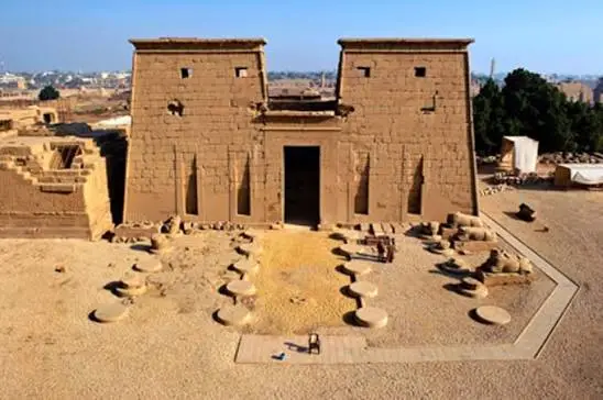 Haupteingang des Chons-Tempels in Karnak, Luxor