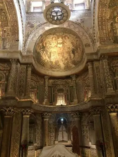 Santuario decorato del Monastero Rosso di Sohag, Egitto